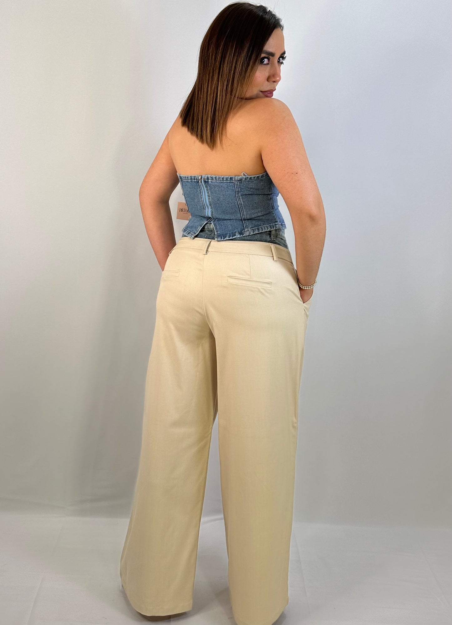 PANTALON BEIGE CON MEZCLILLA